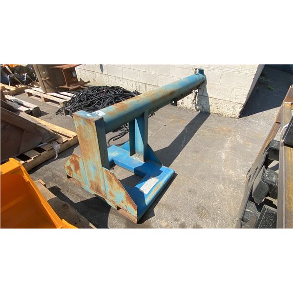 BLUE HEAVY DUTY TELESCOPIC LIFTING BOOM FORKLIFT ATTACHMENT APPROX 85"L RETRACTED