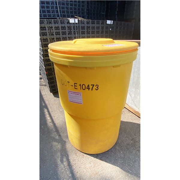 YELLOW DOT-E10473 INDUSTRIAL SPILL CONTAINMENT SYSTEM IN PLASTIC BARREL *BARREL INCLUDED*