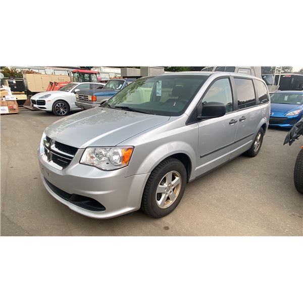 2011 DODGE/RAM GRAND CARAVAN, 4DRSW, GREY, VIN 2D4RN4DG3BR775153,