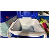 Image 6 : 8 RELIANCE BLUE PLASTIC WATER TRANSPORT JUGS, 2 IGLOO COOLERS WITH SHOVELS / CONTENTS, 2