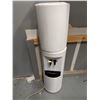 Image 3 : White Chest Freezer with Top-Opening Lid