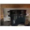 Image 3 : Salton Twin Slow Cooker and Two Enamel Stock Pots