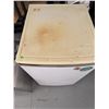Image 2 : GoldStar Mini Fridge Model GR-1510P
