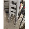 Image 2 : 8 Stackable Grey Metal Bar Stools