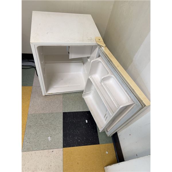 Diplomat Compact Mini Refrigerator