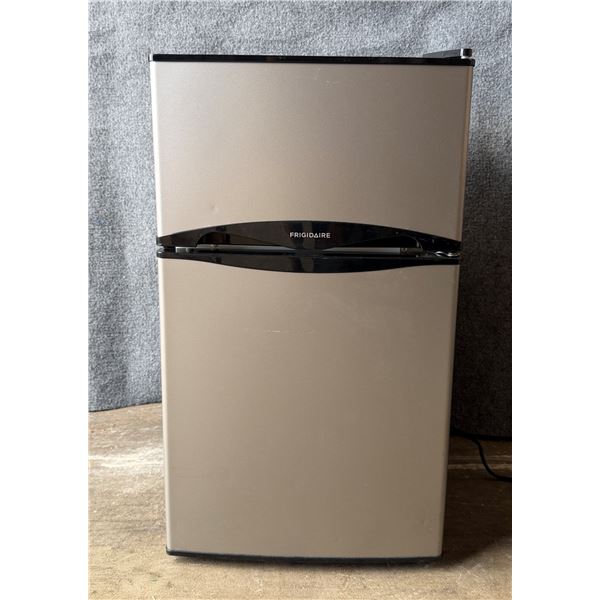 Frigidaire FFPS31B2QM Compact Refrigerator Freezer (Works)