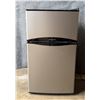 Image 1 : Frigidaire FFPS31B2QM Compact Refrigerator Freezer (Works)