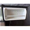 Image 6 : Frigidaire FFPS31B2QM Compact Refrigerator Freezer (Works)
