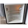 Image 7 : Frigidaire FFPS31B2QM Compact Refrigerator Freezer (Works)