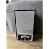 Image 8 : Frigidaire FFPS31B2QM Compact Refrigerator Freezer (Works)
