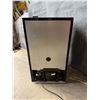 Image 8 : General Electric SFR03BAZABB Compact Refrigerator (Works)