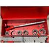Image 9 : Ridgid Pipe Threading Kit: Pipe Cutters, Reamer, Ratchet, Die Heads, Clamps, etc