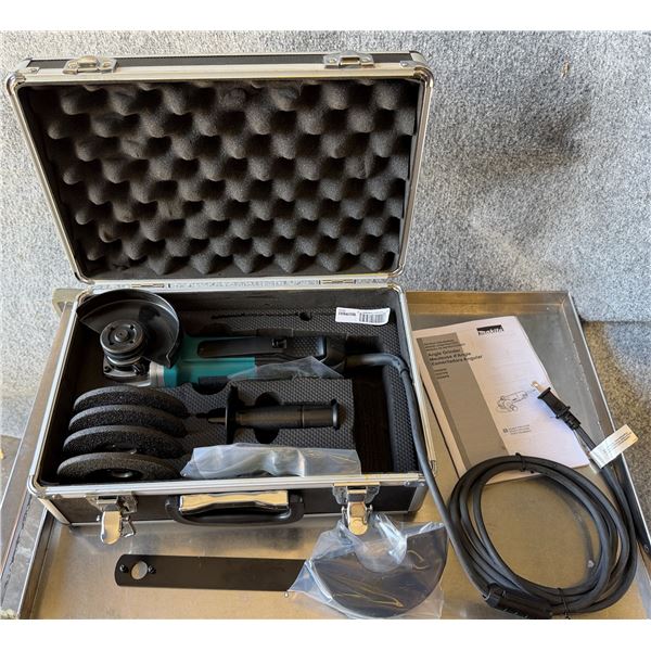 Makita 9557PB Angle Grinder in Hard Case (Works)