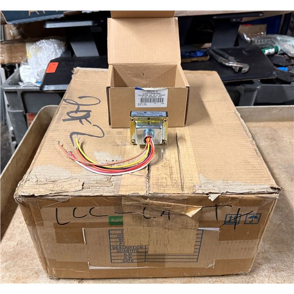 Qty 18 Johnson Controls Y65T42-0 Control Transformers