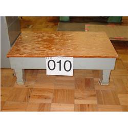 STACKING TABLES (X4)