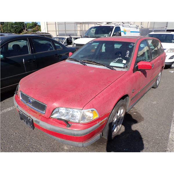 2000 Volvo V40