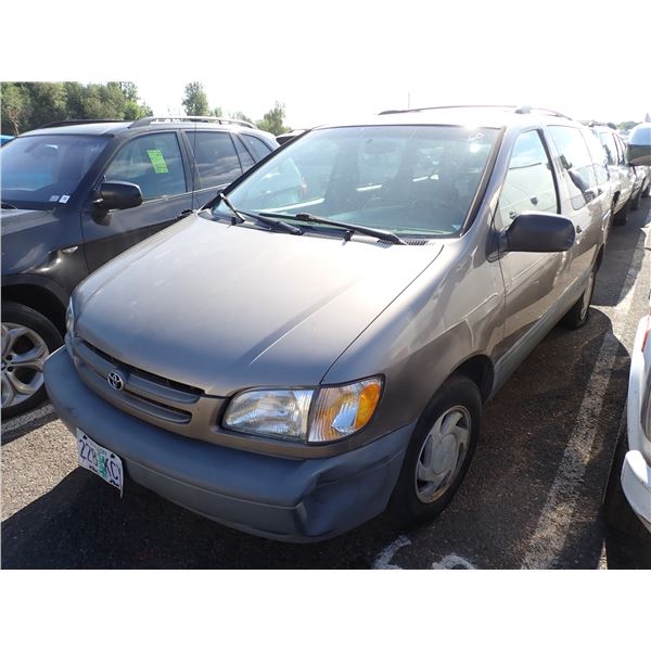 1999 Toyota Sienna