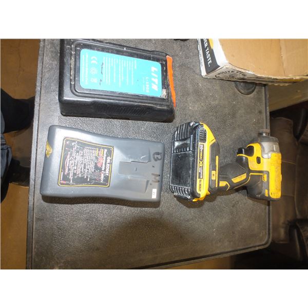 Dewalt 20 Volt Max Driver Drill & 5 Power Tool Batteries