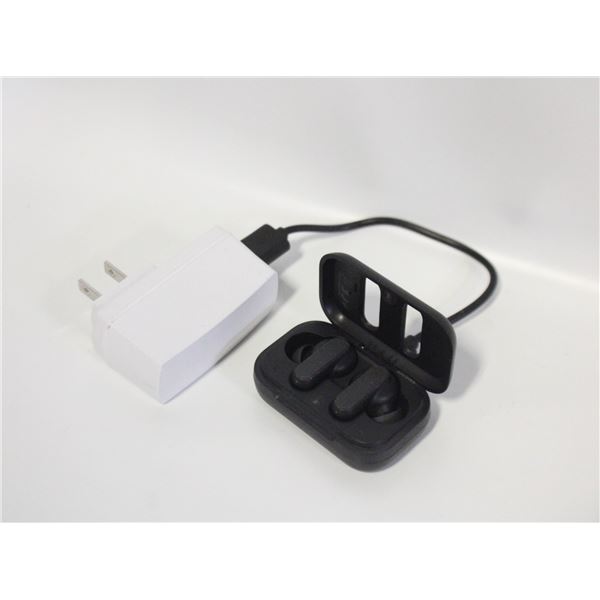 SKULL CANDY WIRELESS EAR BUDS