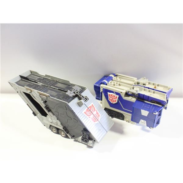 2 TRANSFORMERS TRAILER LOT