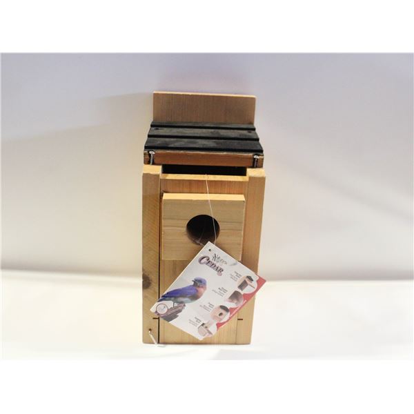 BIRDHOUSE, MISSING 1 PIECE
