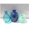 Image 1 : BLUE GLASS VASES- LOT OF 3