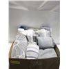 Image 1 : TOWELS- BOX LOT ASSORTED