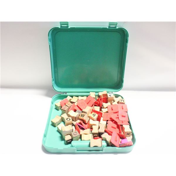 CRAYOLA HARD CASE WITH COLLECTION OF