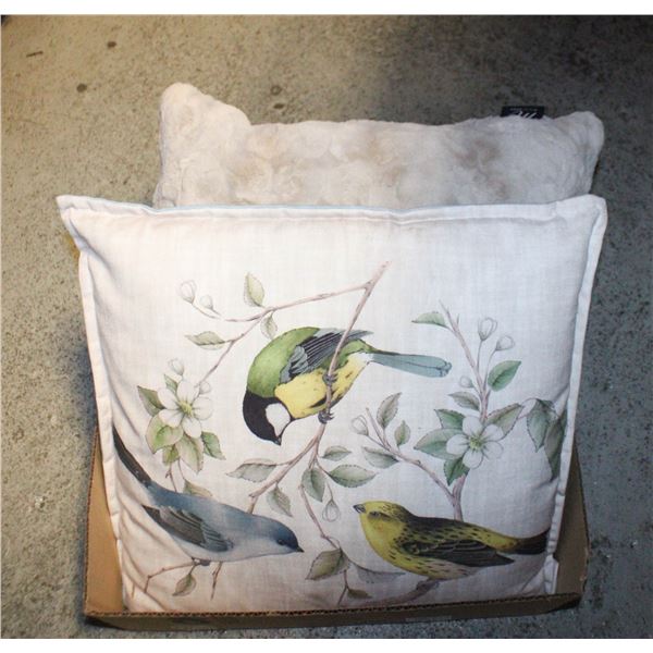MARTHA STEWART ACCENT PILLOWS (2)- 20 X 20