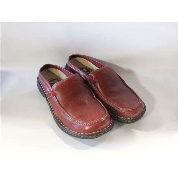 MERRELL RED LEATHER SLIP ON MULE- WOMENS SIZE 7