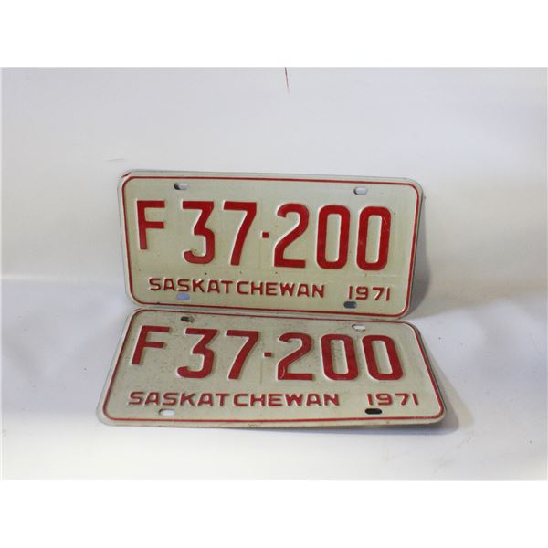 1971 SASKATCHEWAN MATCHING LICENSE PLATES-ESTATE