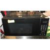 Image 1 : 900 WATT MICROWAVE