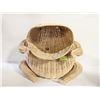 Image 1 : WICKER FROG. ONE FOOT IS DETACHED.