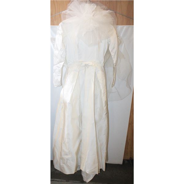 VINTAGE ETIQUITTE SATING WEDDING GOWN. W/VEIL
