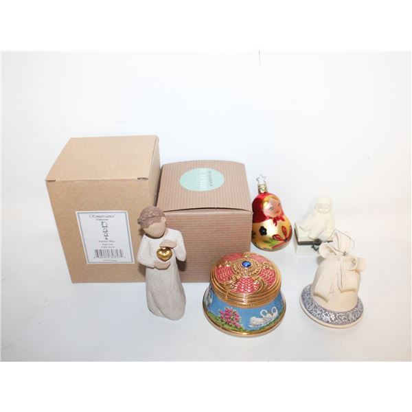 COLLECTIBLE ORNAMENTS ASSORTED