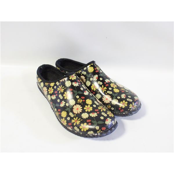 WESTERN CHIEF "PETAL PARTY" GARDEN CLOGS- SIZE 9
