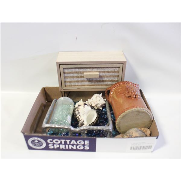 FLAT OF DÉCOR BEADS AND ITEMS