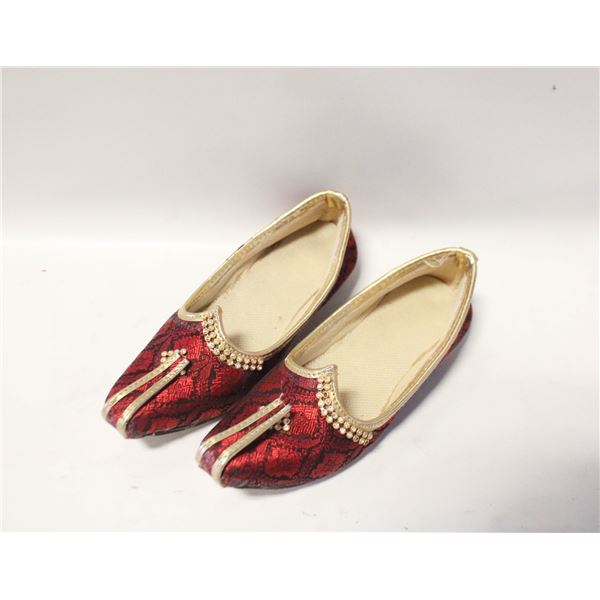 ESTATE GIRLS SIZE 10 TRADITIONAL FOOTWEAR