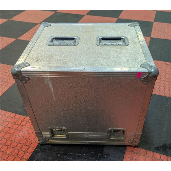 METAL TRAVEL CASE 22.5" X 19.5" X 20"