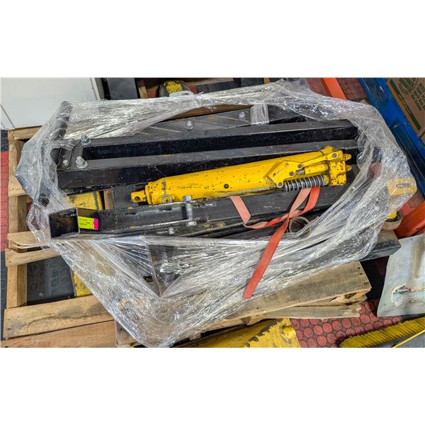 ENGINE HOIST