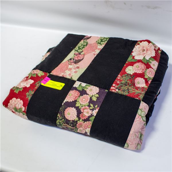 VINTAGE HANDMADE THROW QUILT