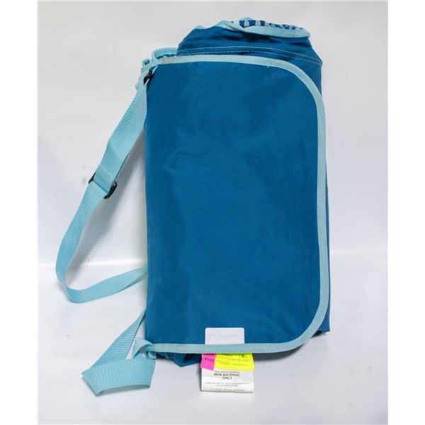 LSO OUTDOOR FOLDABLE BLANKET IN A BAG BLUE 5 X 7'