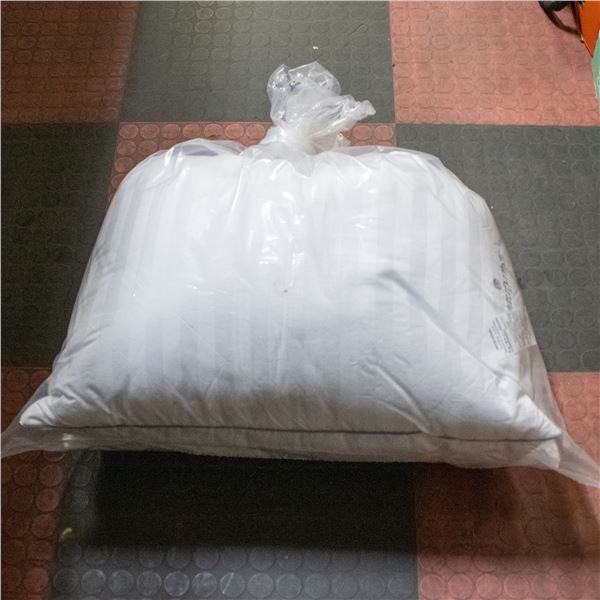 2 PACK OF BEAUTYREST PLATINUM FEATHER PILLOW QUEEN