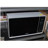 Image 1 : PANASONIC INVERTER MICROWAVE WHITE - 1.3CUFT