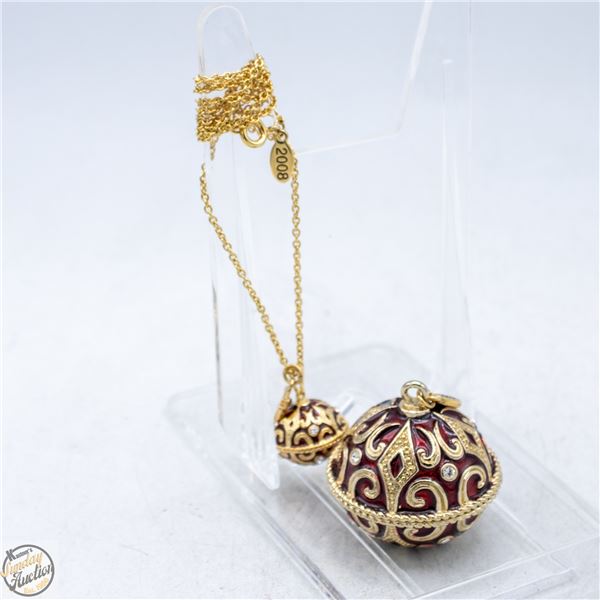 2008 MONET GOLD TONE LOCKET PENDENT CASE RED