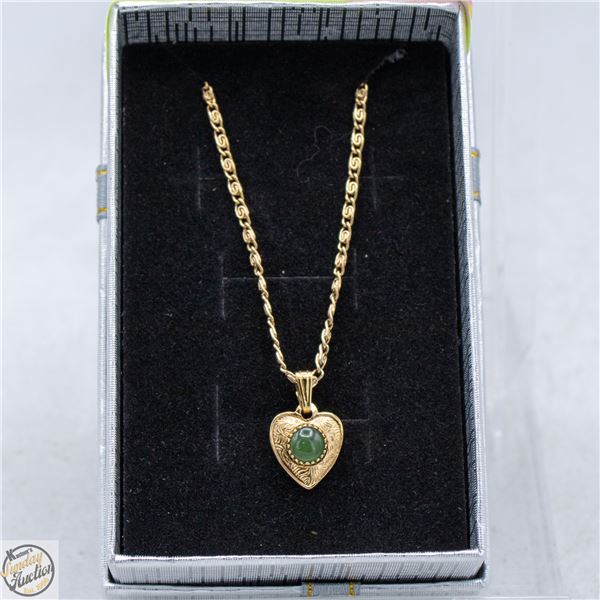 VINTAGE JADE HEART NECKLACE GOLD TONE