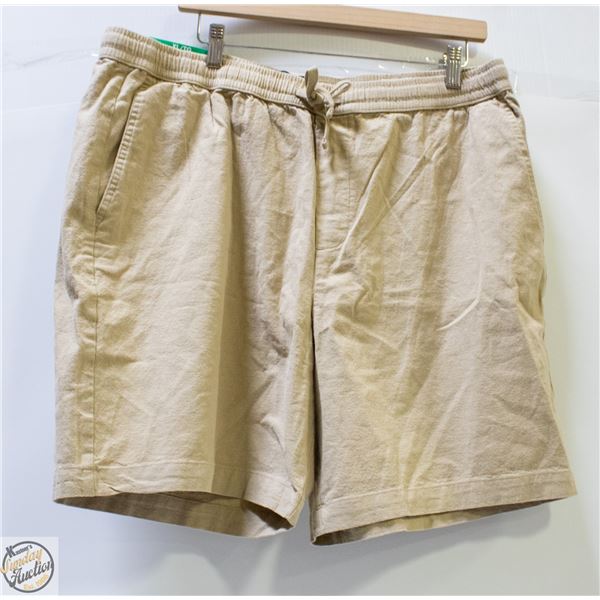 NEW GAP MENS X-LARGE DECK SHORTS - BEIGE