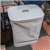 Image 1 : LAUNDRY HAMPER