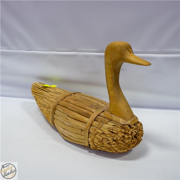 ESTATE STRAW HANDMADE DUCK H-12.75" W-7.5" L-20.5"