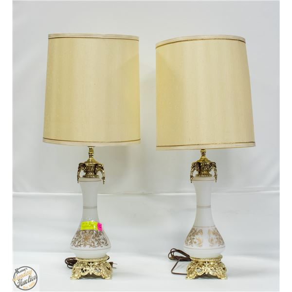 ESTATE VINTAGE 2 MATCHING LAMPS